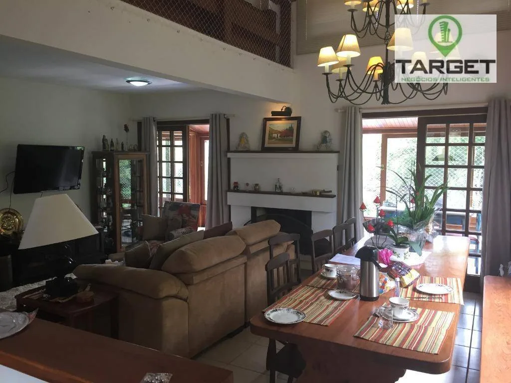 Casa com 5 dormitórios