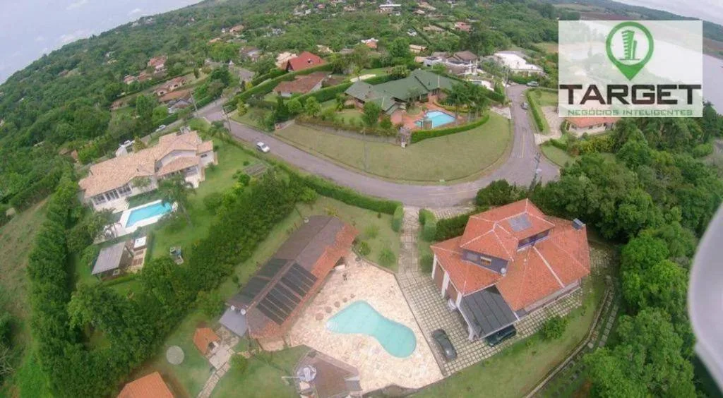 Casa com 6 dormitórios