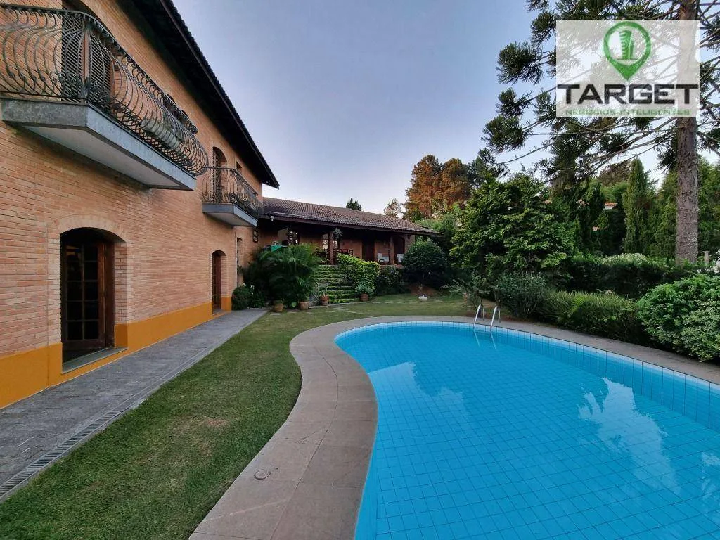 Casa com 9 dormitórios