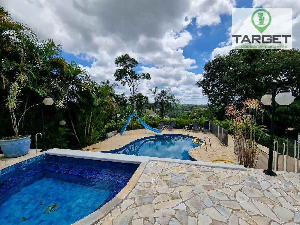 Casa com 6 dormitórios