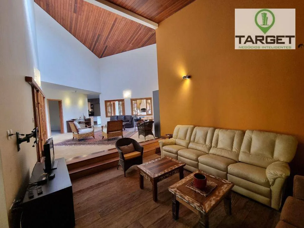 Casa com 6 dormitórios