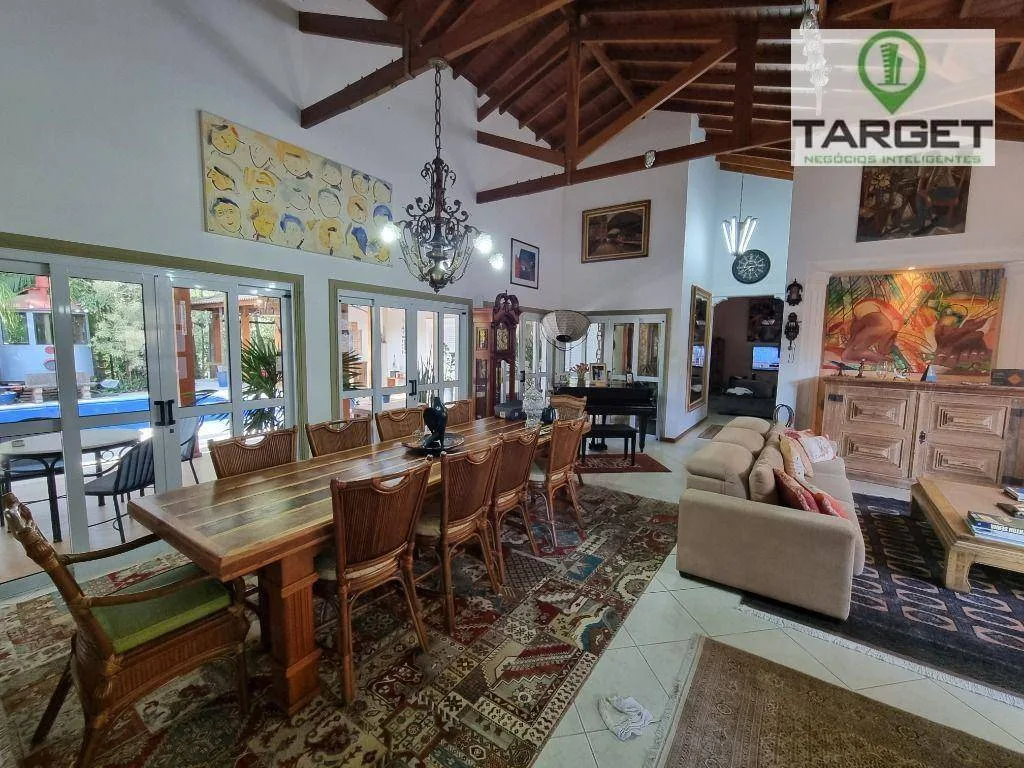 Casa com 4 dormitórios