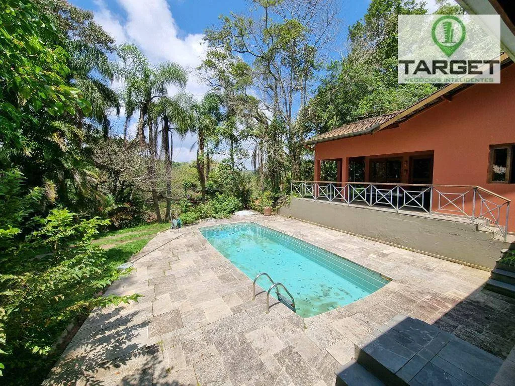 Casa com 4 dormitórios