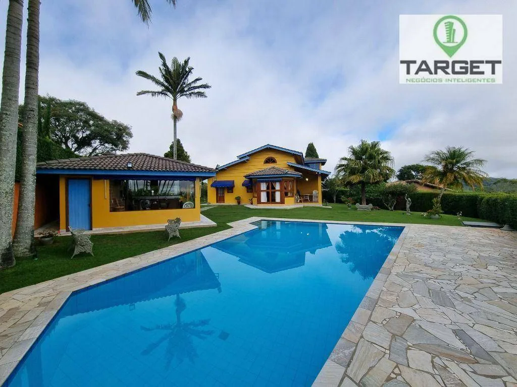 Casa com 6 dormitórios