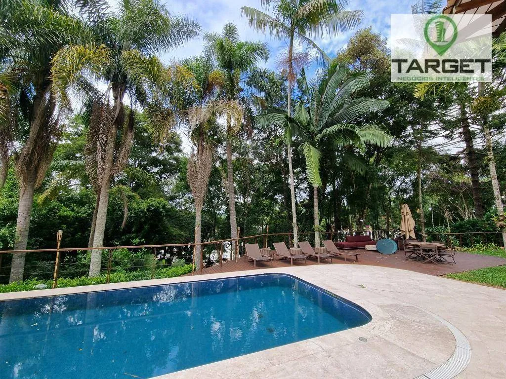 Casa com 6 dormitórios