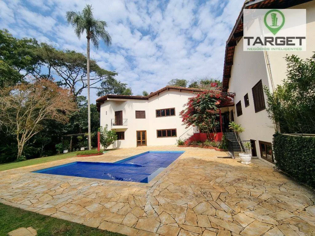 Casa com 6 dormitórios
