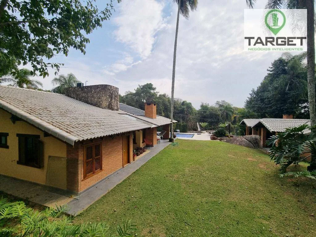 Casa com 4 dormitórios