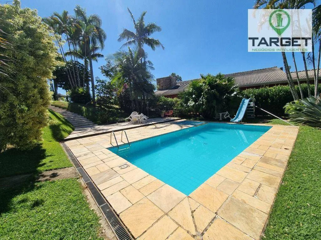 Casa com 4 dormitórios