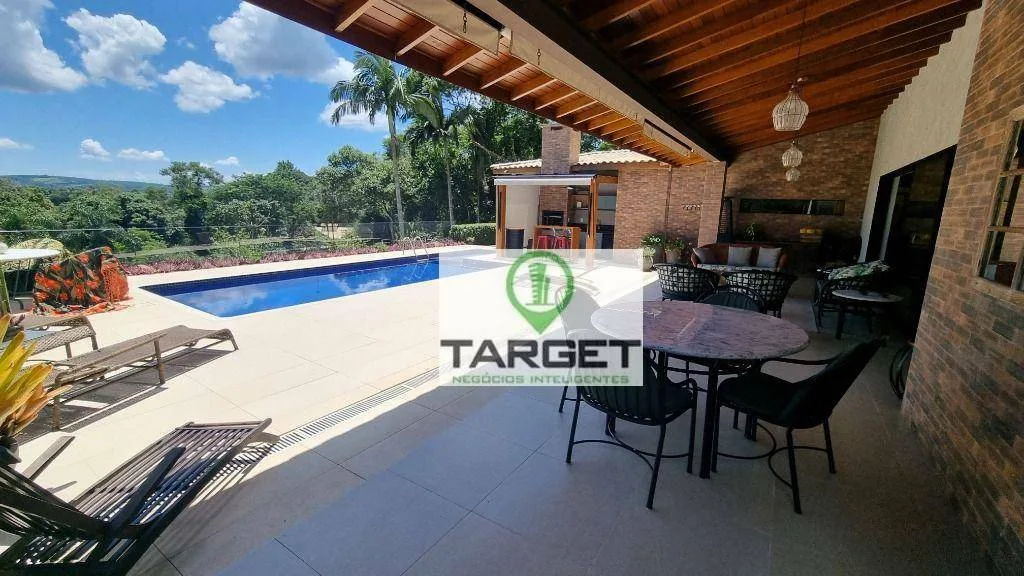 Casa com 4 dormitórios