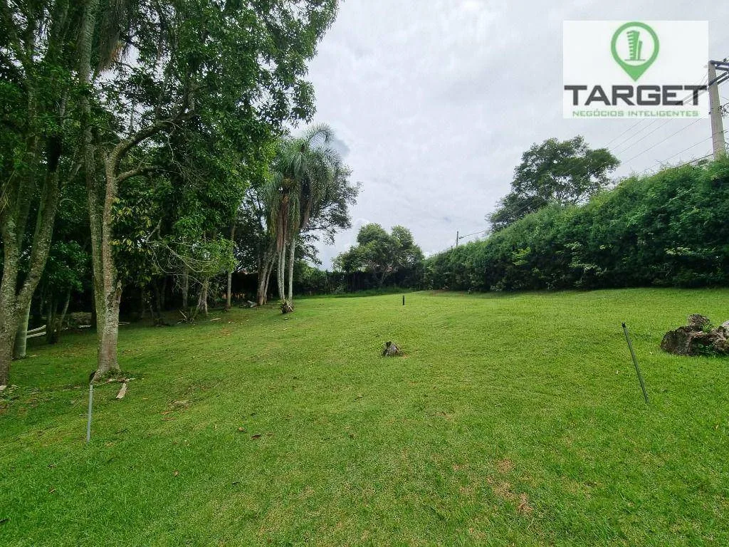 Terreno de 2.200 m²