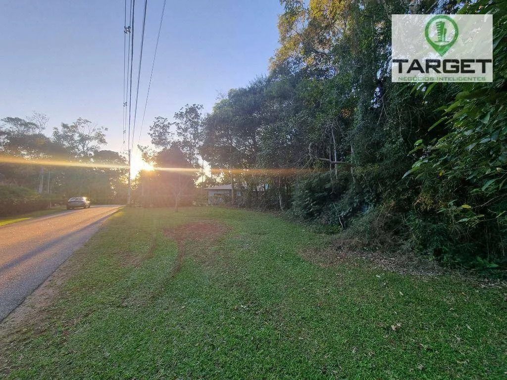 Terreno de 1.600 m²